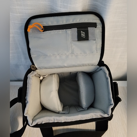 Lowepro Camera Bag - Picture 4 of 5
